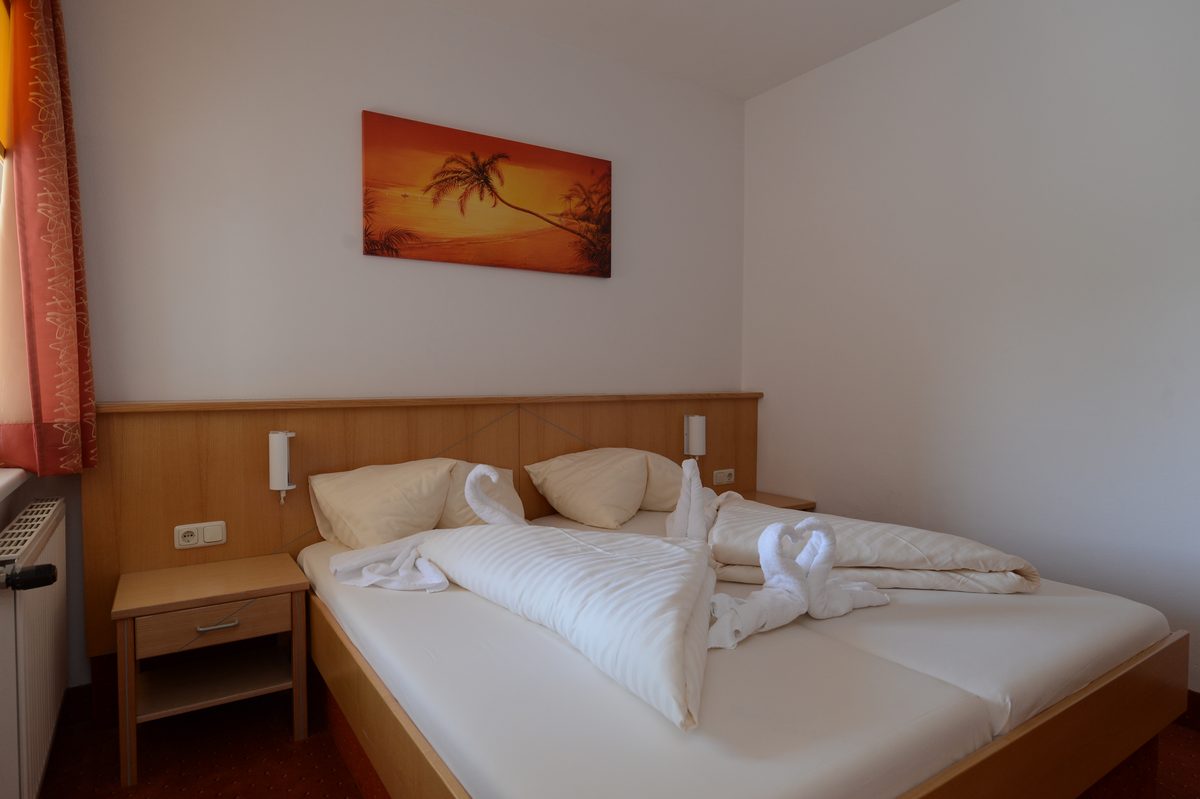 Bedroom at Strandhotel Faak with double bed