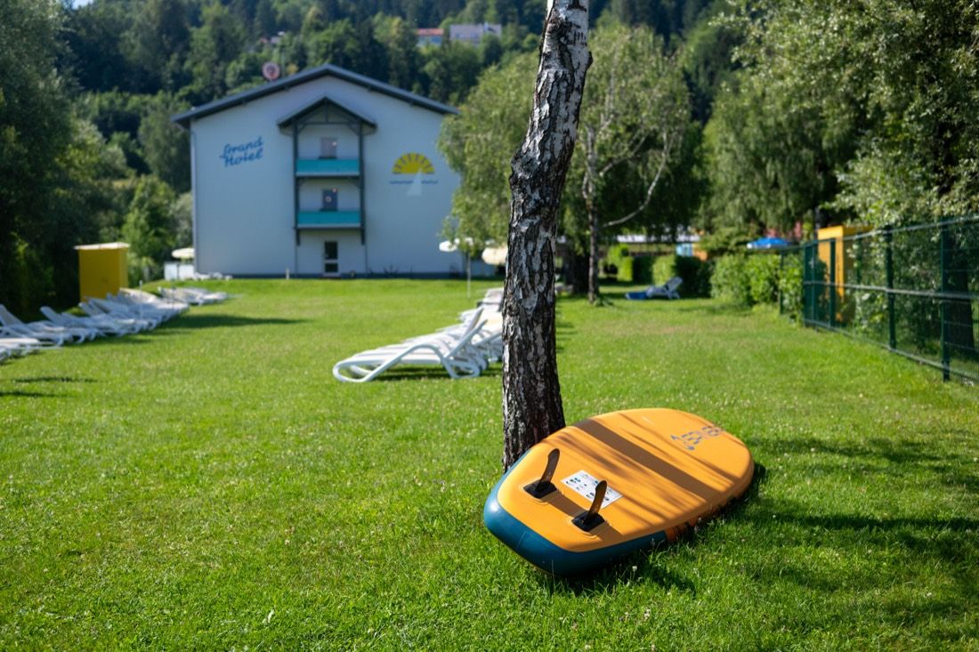Private beach with sunbathing lawn at the turquoise-green Lake Faak